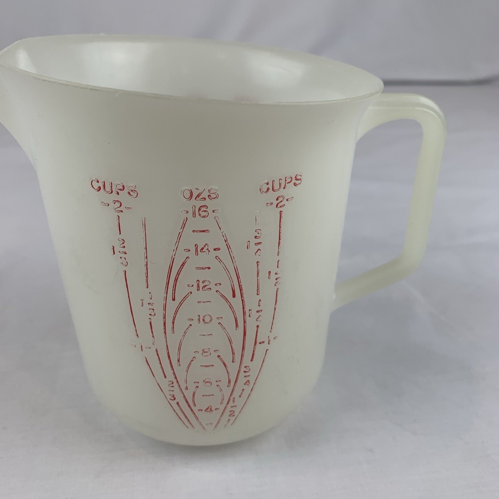 Vtg Tupperware 2 Cup Measuring Pitcher #134-2 Made In USA Red Lettering